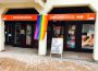 Regenbogenflagge am Wahlkreisbüro von Lars Castellucci