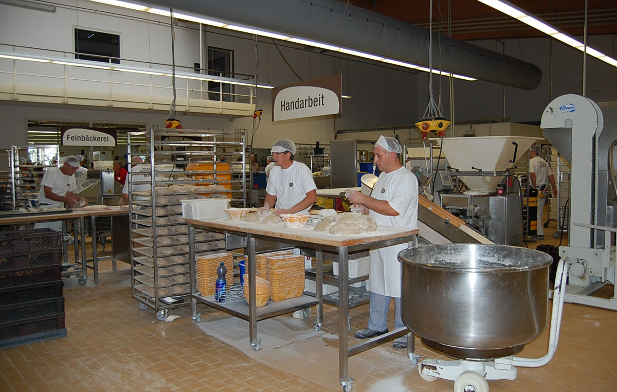 Großbrand bei Bäckerei Rutz in Walldorf – Filialen bleiben geöffnet teilt das Unternehmen mit!