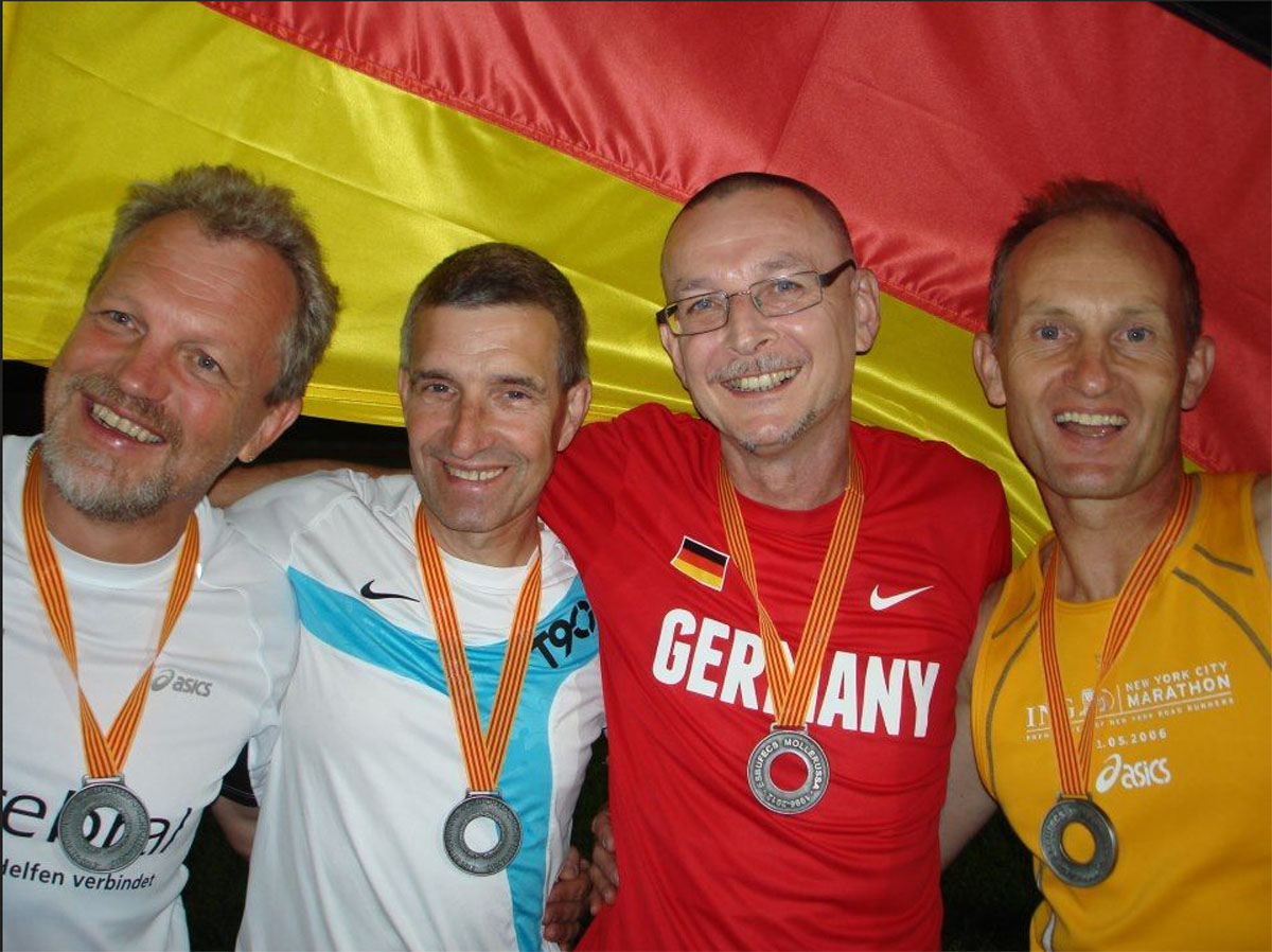 Arno Schneider gewinnt zwei WM-Titel im Rückwärtslaufen