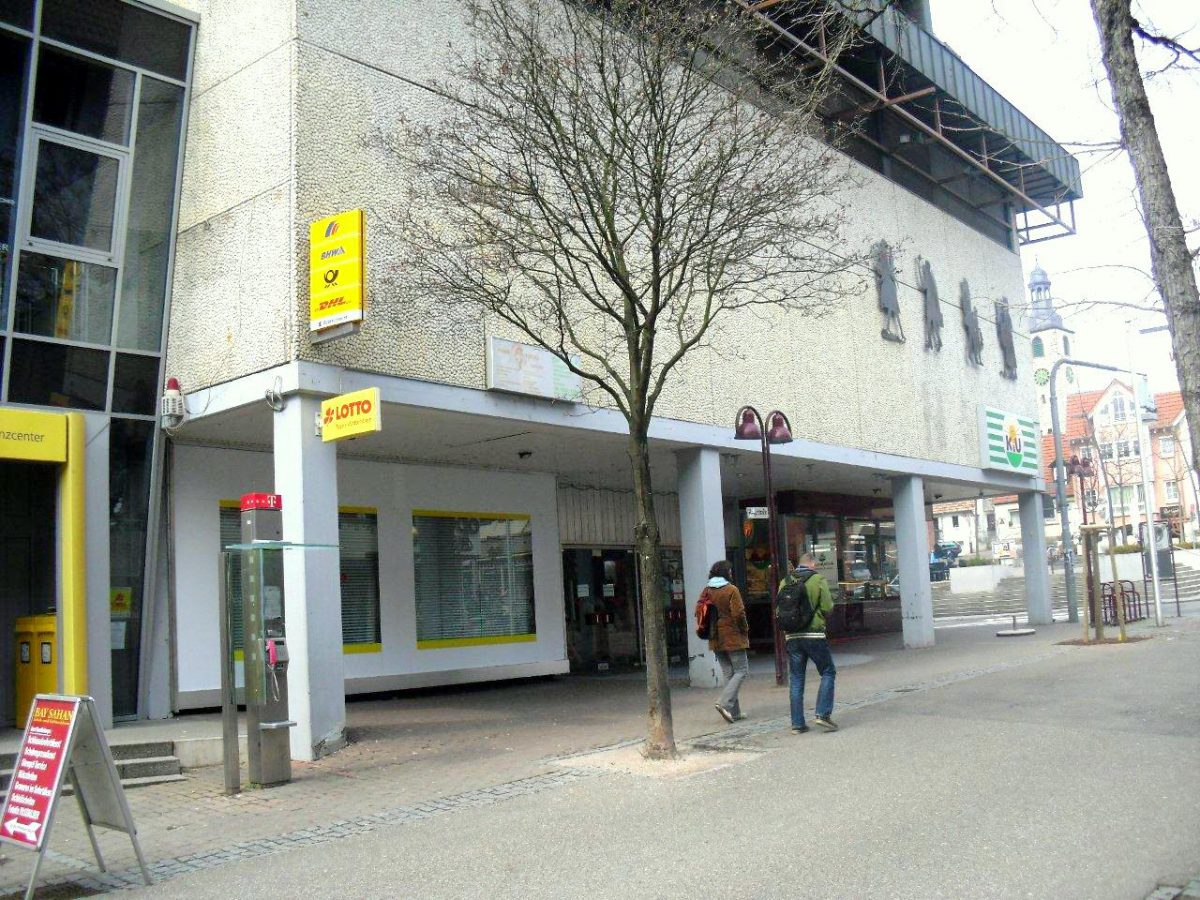 Sonderpostenladen und Kiosk im ehemaligen Kaufhaus Dannheimer