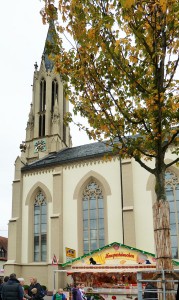 Knusperhauuschen vor der Evangelischen Kirche P1020317