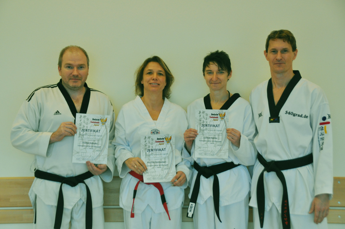 Tae-Kwon-Do Trainer mit C Lizenz der DTU