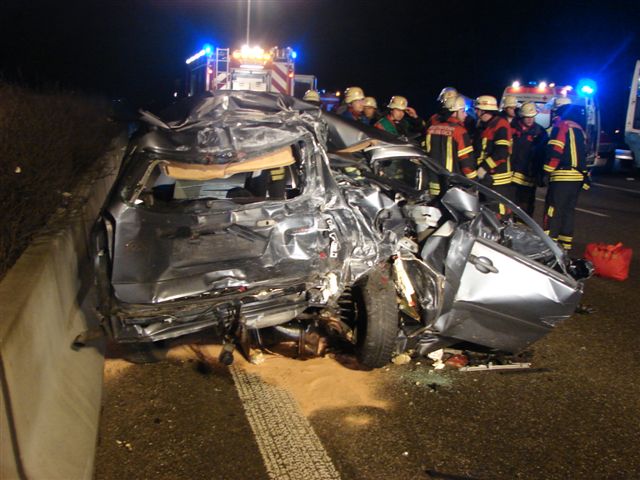 Feuerwehr Wiesloch: Unfall auf der A6