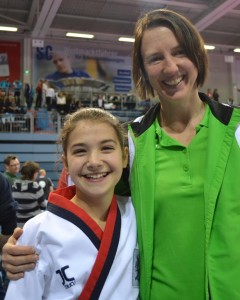 Lea Schweda mit Landestrainerin Elvira Fuhrmann