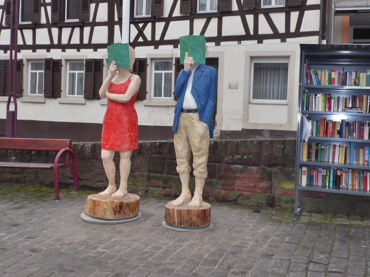 Ursula und Franz haben das Rathaus fest im Blick