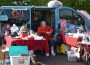 Flohmarkt shopping auf dem Messplatz in Wiesloch