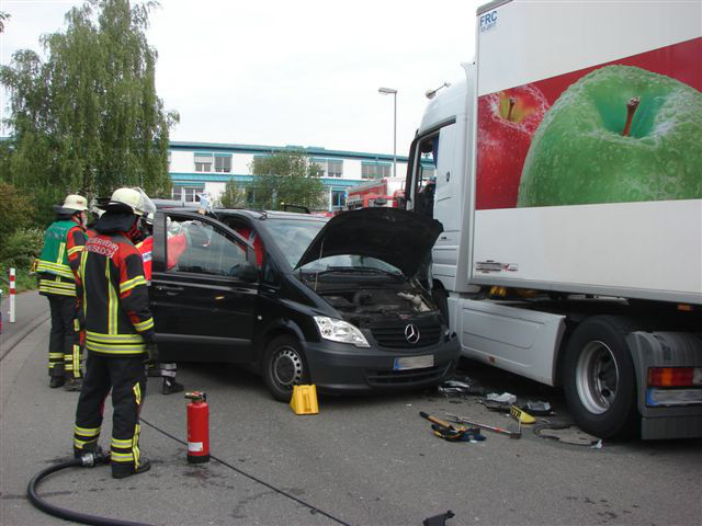 Feuerwehr – Bilder zum Frontal Zusammenstoß heute 07:20 Uhr