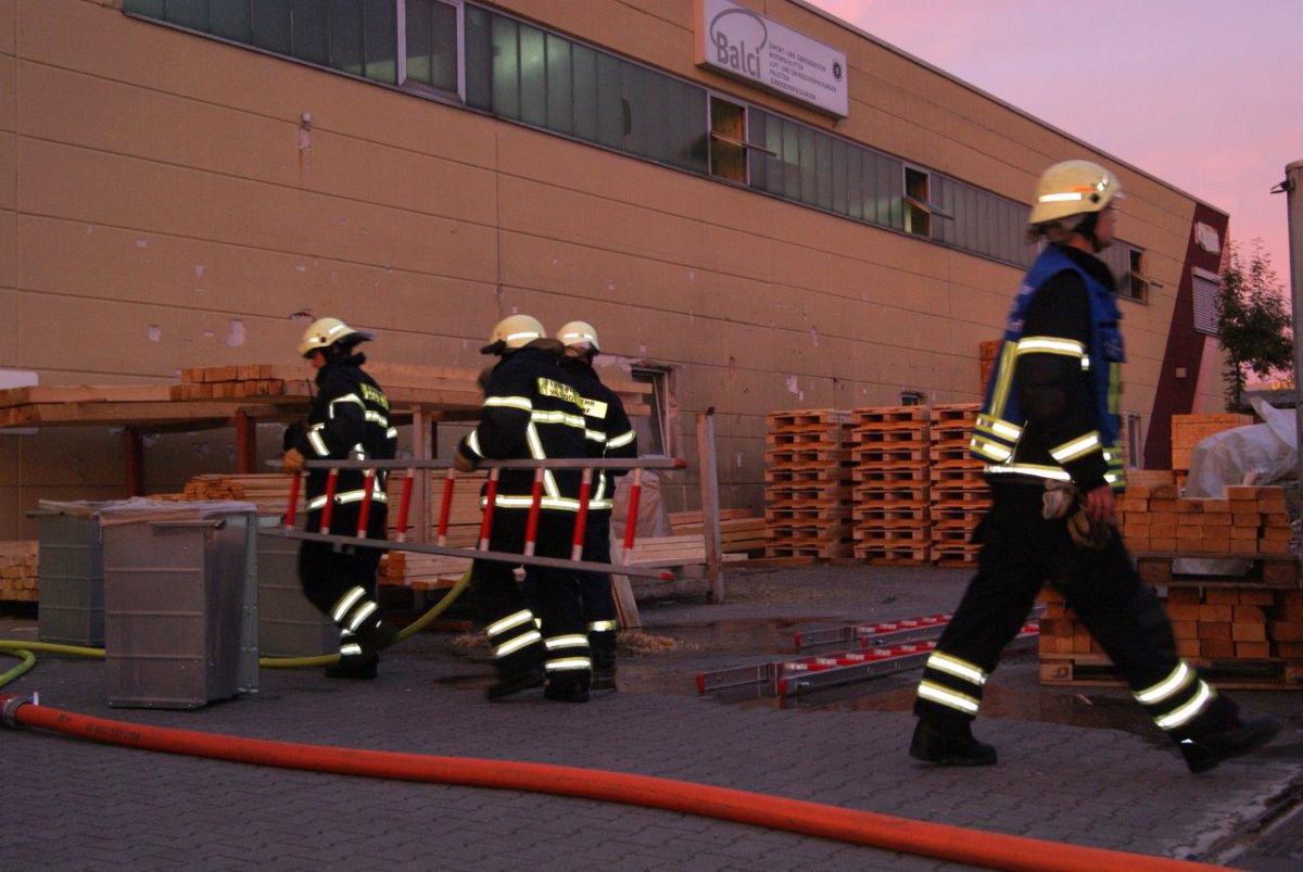 Brand im Industriegebiet in Walldorf