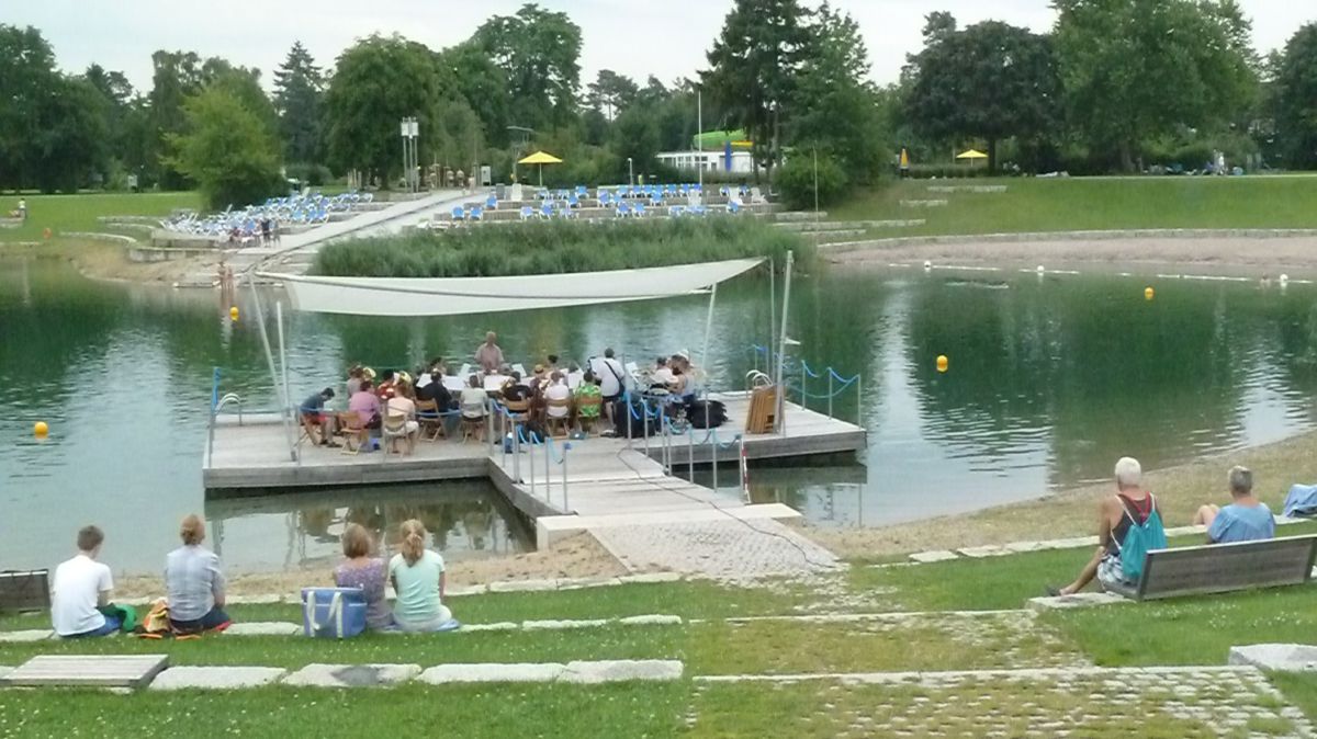 Musikverein Stadtkapelle beim Sommer-Sonne-Strand-Konzert