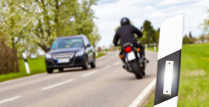 Leimen – Beim Überholen Motorrad touchiert – Biker stürzt und verletzt sich