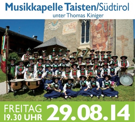 Musikkapelle Taisten, Südtirol spielt auf dem Winzerfest.