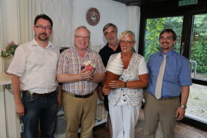 Wiesloch. KG Blau - Weiss JHV 2015 mit Verabschiedung des langjaehrigen Vorsitzenden Manfred Walter. Unser Bild zeigt v.l. Steffen Wolter, Manfred Walter, Sitzungspraesident Reinhold Hirth, Brigitte Heger-Hoefling und Sven Walzel.  20.07.2015 - Helmut Pfeifer.