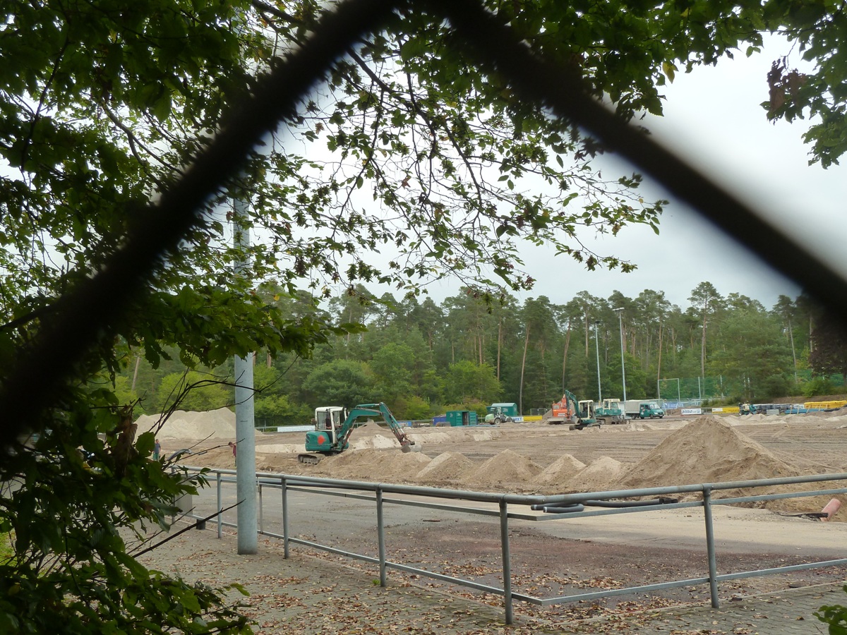 Im Waldstadion rollen die Bagger