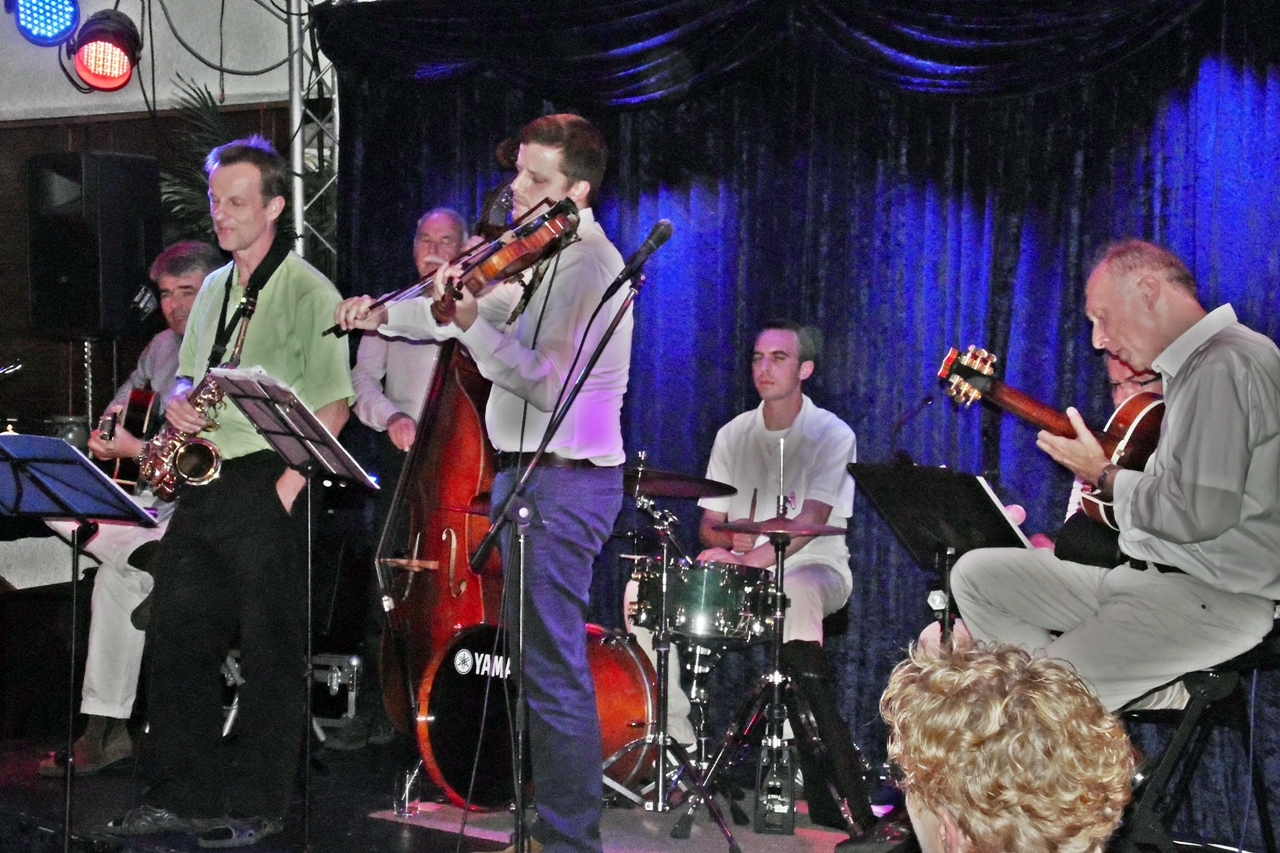 Handmade Jazz at its best im Cafe Art durch das Swingadje Ensemble