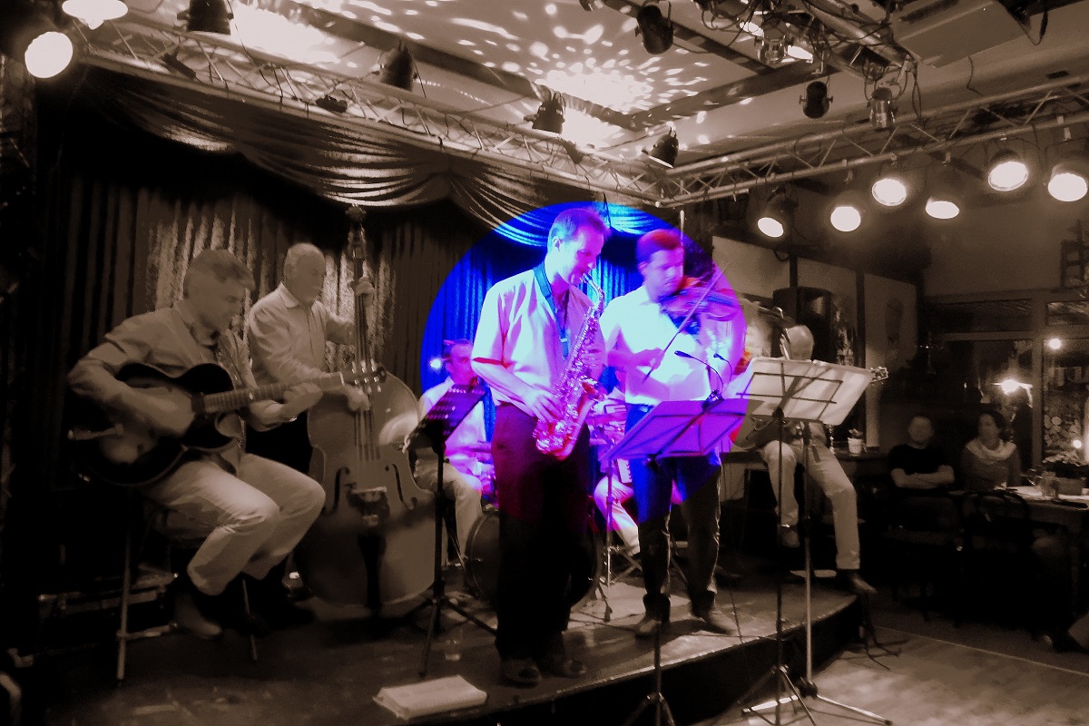 Handmade Jazz at its best im Cafe Art durch das Swingadje Ensemble