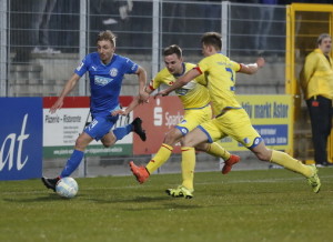 Fussball. Regionalliga Suedwest. Saison 2015-2016. 23. Spieltag. FC Astoria Walldorf -TSG Hoffenheim II. Marcel Hofbauer (FCA Walldorf) gegen Alexander Rossipal (TSG Hoffenheim II). 18.03.2016 - Jan A. Pfeifer - 01726290959