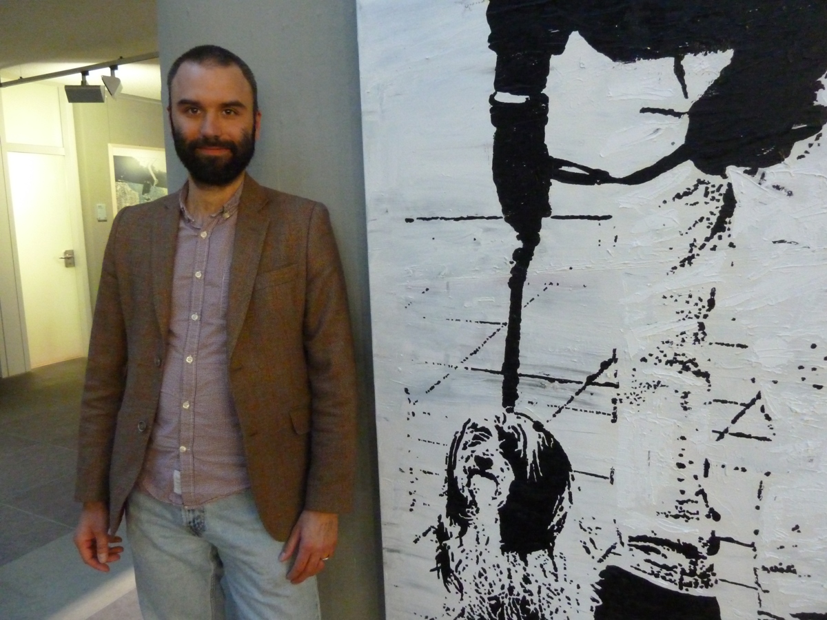 Vernissage der besonderen Art: Pinsel (Roswitha Josefine Pape) trifft Feder (Bastian Schneider)