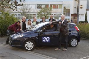 Wiesloch. Aktion Teilauto 20 Jahre Jubilaeum. Hier das Team mit OB Dirk Elkemann. 08.04.2016 - Helmut Pfeifer.