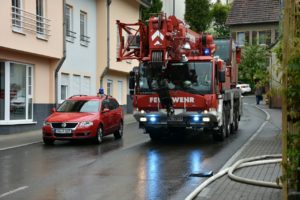 Nach Unwetter: Baukran muss Gestützt werden