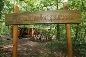 Walldorf. Waldkindergarten der Zipfelmuetzen. 17.06.2016 - Helmut Pfeifer.