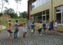 Bogenschießen und „Wasser unter der Lupe“ beim Ferienspaß in der Waldschule