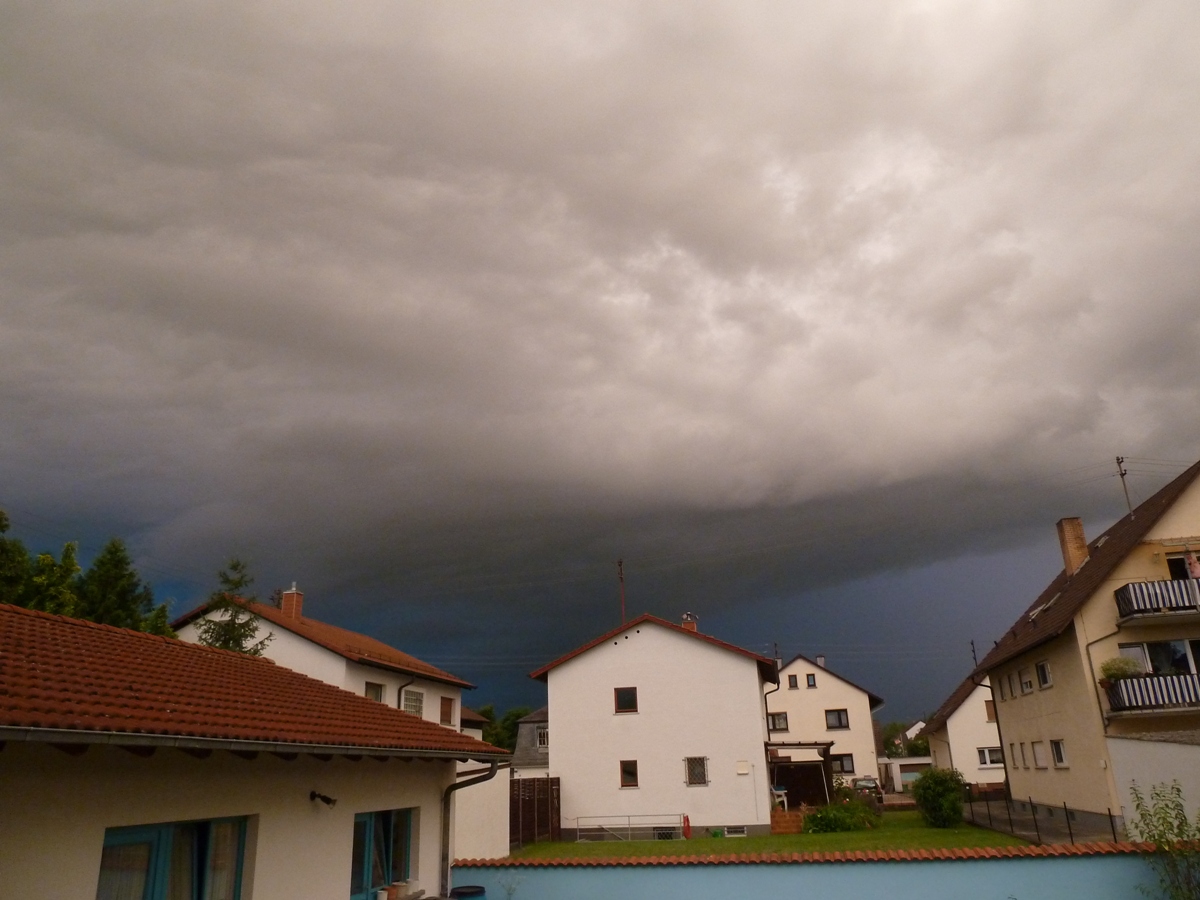 Dunkle Wolken über Walldorf