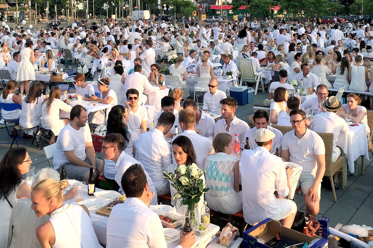 Dîner en blanc in Wiesloch im GERBERSRUHPARK