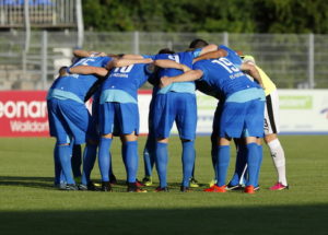 Fussball. Regionalliga Suedwest. Saison 2016-2017. 01. Spieltag. FC Astoria Walldorf -TUS Koblenz. Teamgeist Walldorf. 05.08.2016 - Jan A. Pfeifer - 01726290959