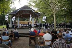 Wiesloch. Sommerserenade der Stadtkapell mit dem Kraichgau fanfarenzug Muehlhausen im Gerbersruhpark. 24.07.2016 - Helmut Pfeifer.