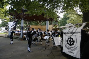 Wiesloch. Sommerserenade der Stadtkapell mit dem Kraichgau fanfarenzug Muehlhausen im Gerbersruhpark. 24.07.2016 - Helmut Pfeifer.