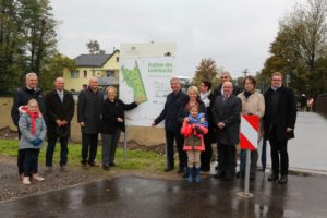 Wiesloch. Eroeffnung des Leimbachparks 2016. Pegierungspraesidentin Nicolette Kressel bei der Uebergabe.  22.10.2016 - Helmut Pfeifer.