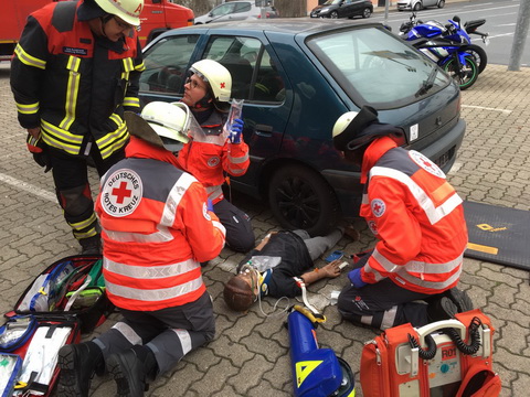 DRK trainiert gemeinsam mit Feuerwehr