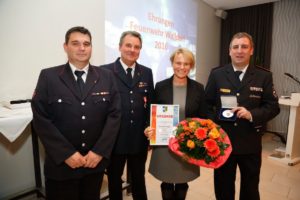 Ehrungsabend der Feuerwehr Walldorf 2016. Ehrenmedaille fuer Frau Christiane Staab. 28.10.2016 - Jan A. Pfeifer - 01726290959
