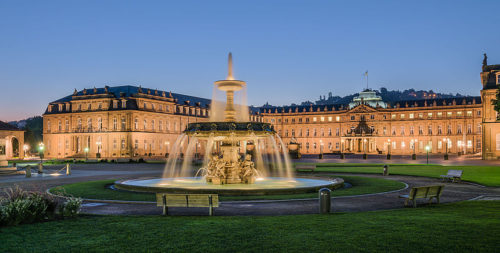 800px-neues_schloss_schlossplatzspringbrunnen_schlossplatz_stuttgart_2015_01