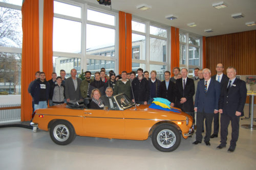 Abschlussfeier des Schulprojektes “Oldtimer-Restaurierung”