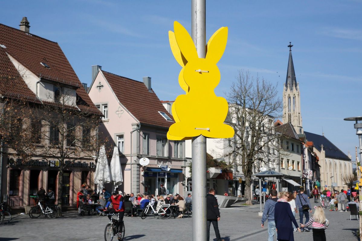 Vandalen demolierten Osterhasen der Werbegemeinschaft Walldorf