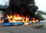 Sankt-Leon-Rot : Linienbus geht in Flammen auf. Feuer greift auf Wohnhaus über.