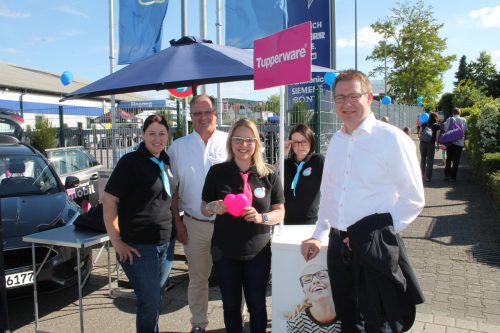 Bürgermeister Peter Seithel am Stand von Tupperware