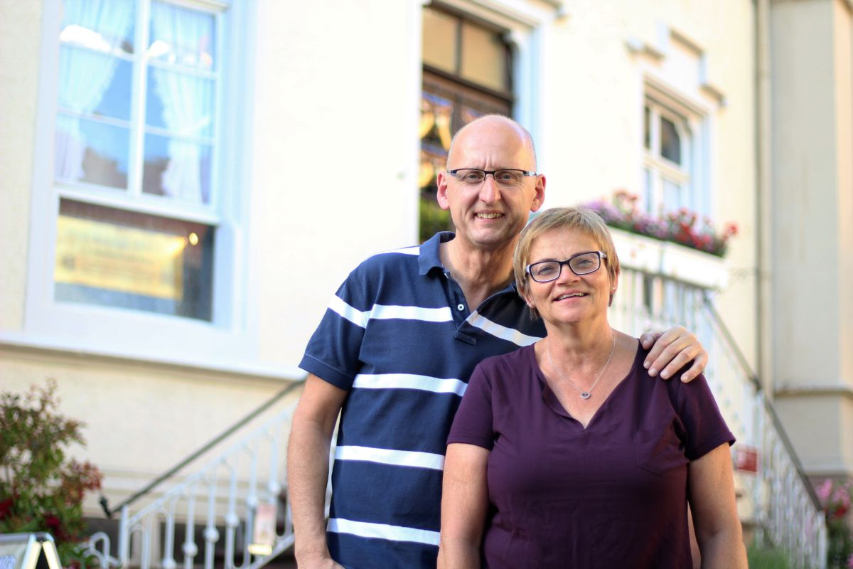 Erster Gottesdienst im Gospel House.  Neue, junge Kirche öffnet Türen