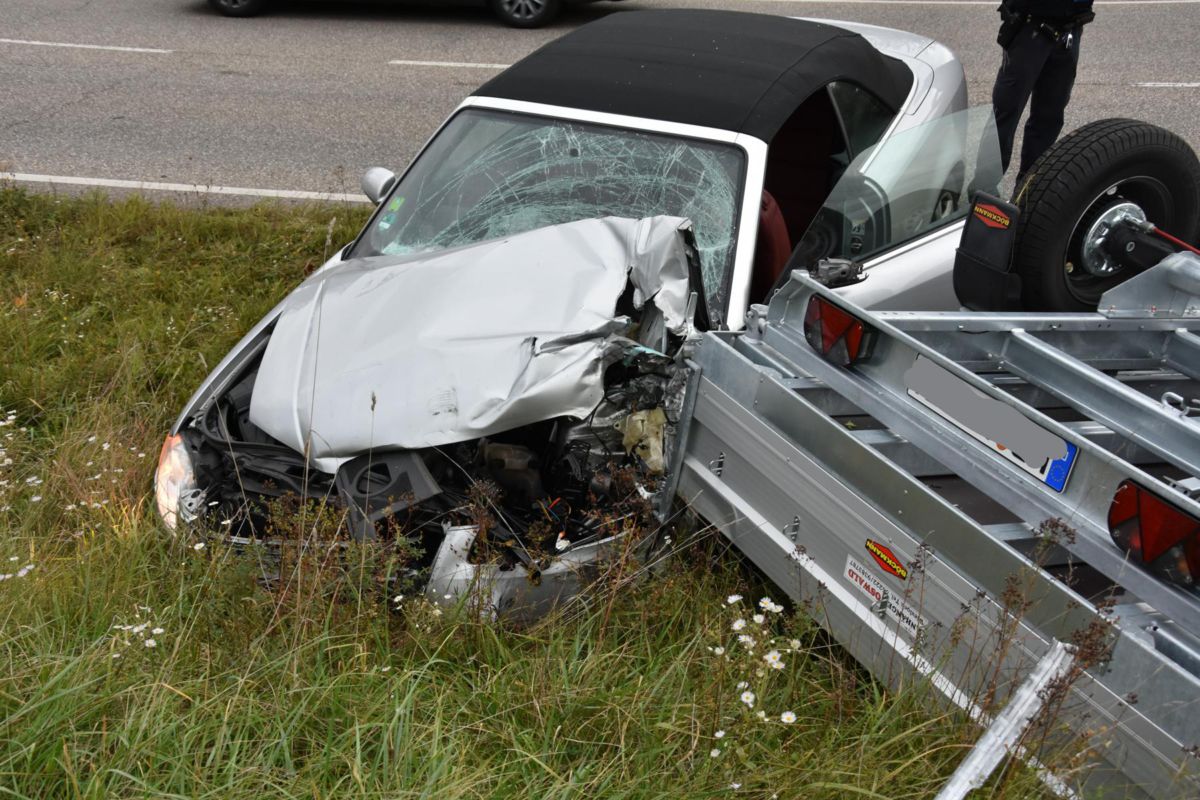 Frontalzusammenstoß mit zwei Verletzten (Fotostrecke)