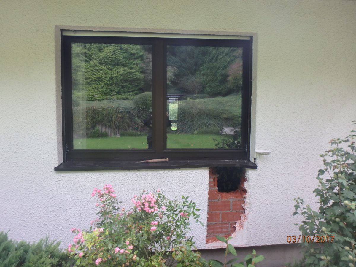 Wohnungseinbruch – Loch in Hauswand geschlagen