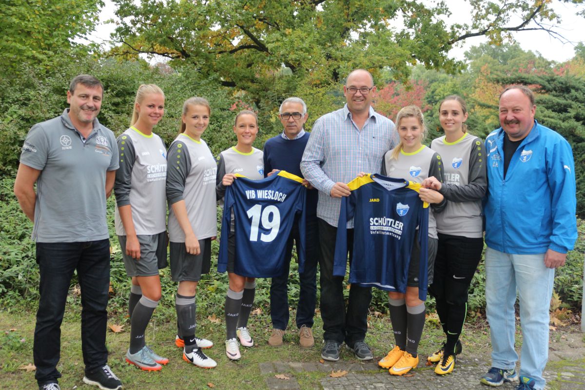 Flock-In und Lackierfachbetrieb Schüttler unterstützen VfB Frauenmannschaften