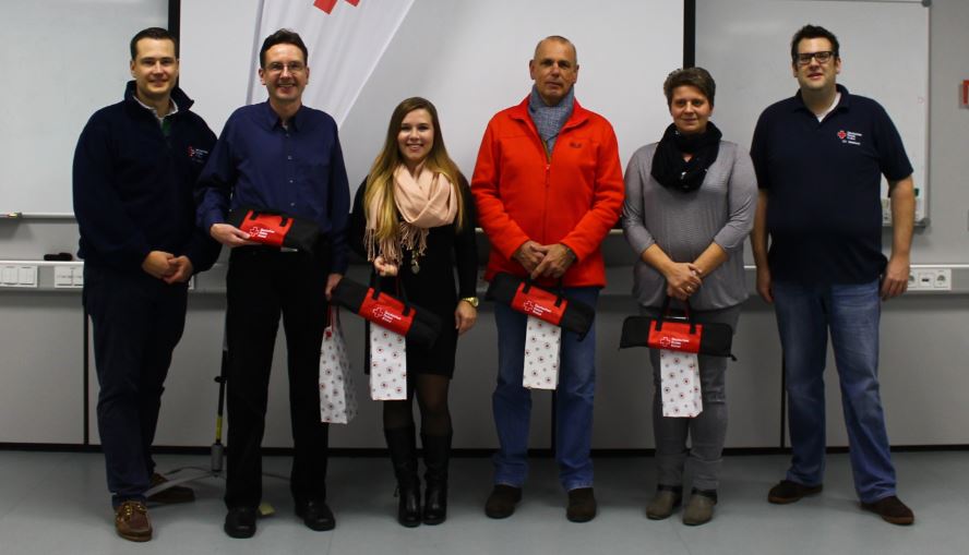 Glückliche Gewinner beim Roten Kreuz