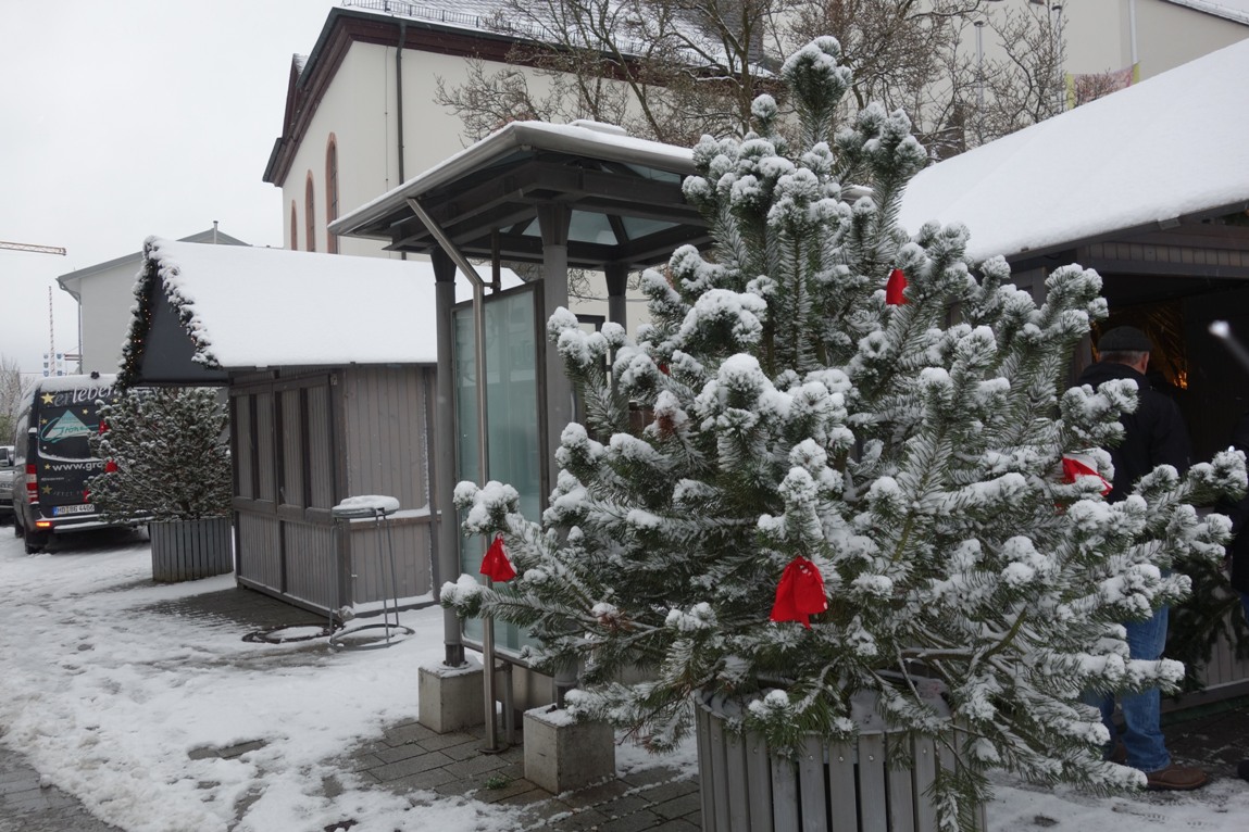 Verschneiter Weihnachtsmarkt in Walldorf