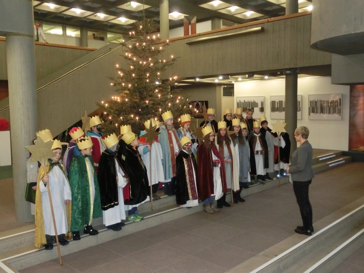 Hoher Besuch im Rathaus Walldorf von den Sternsingern