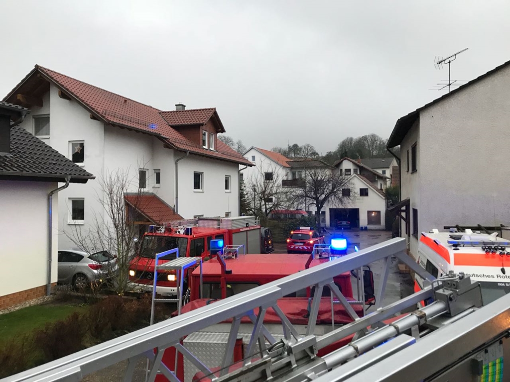 Feuerwehr unterstützt den Rettungsdienst beim Krankentransport