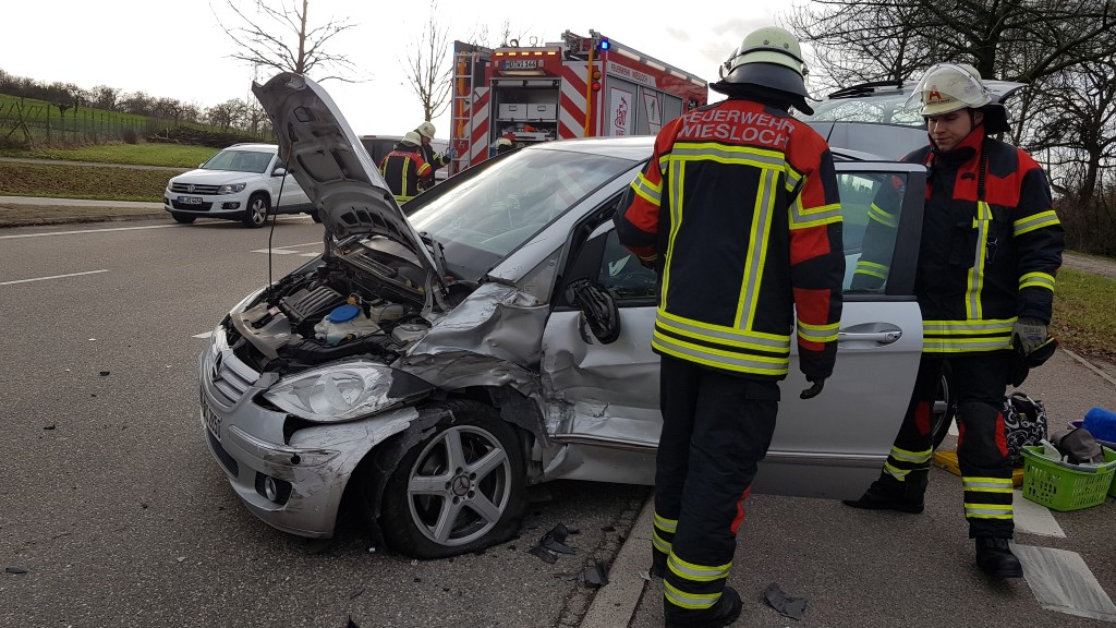 Bericht der  Feuerwehr über Verkehrsunfall