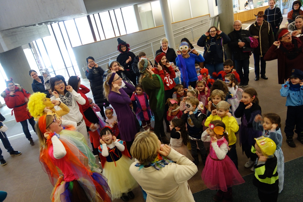 Fasching auch im Rathaus Walldorf – Kindergarten St. Marien bringt bunte gute Laune