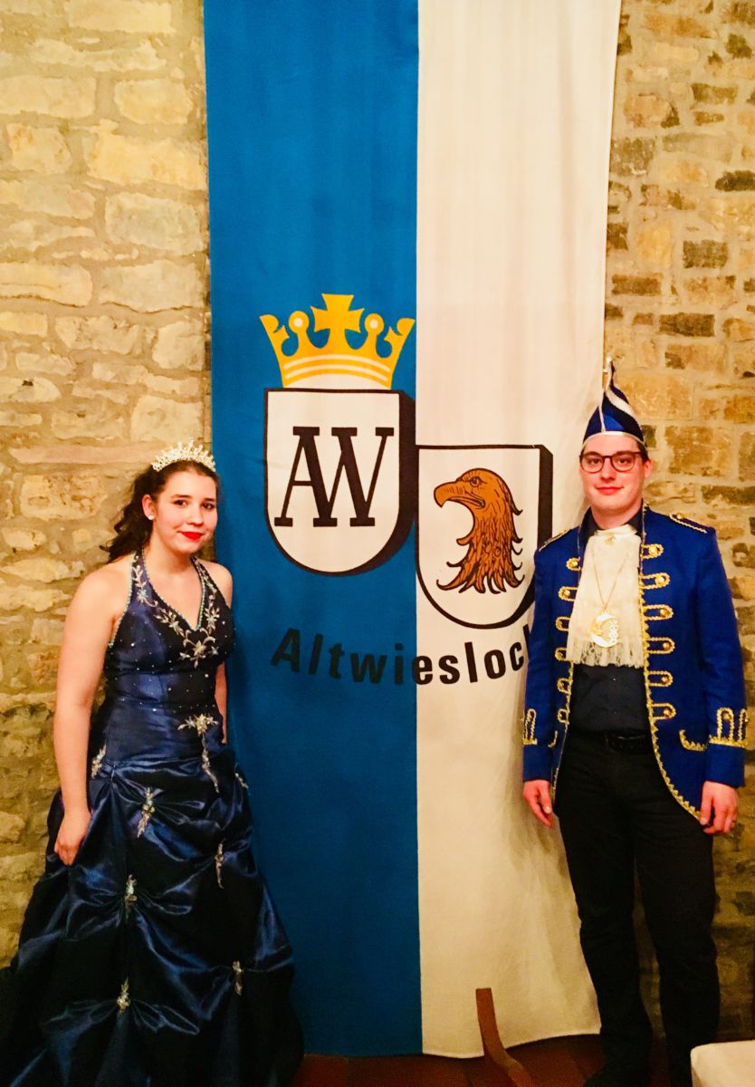 Prinzenpaar Jennifer I und Marcel I bei der Rathaus-Stürmung