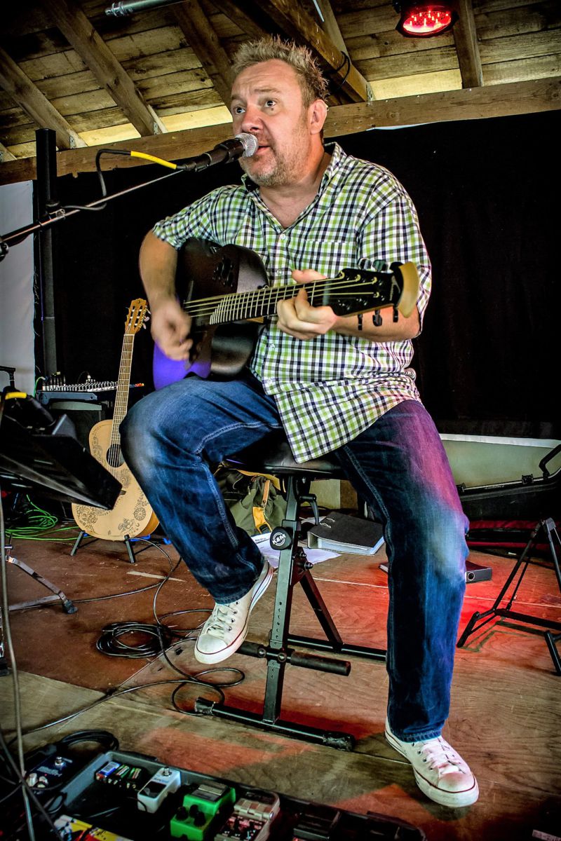 Eddi präsentiert STEN one-man-concert in der Marktstube Steinmann